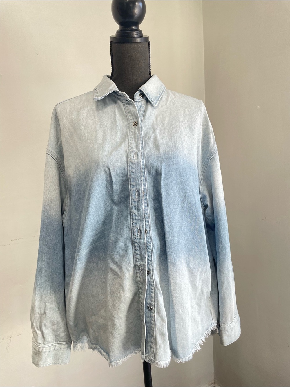 HIDDEN Light Blue Ombre Jean Jacket - Relaxed Women's Button-Up size Medium